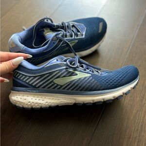 Brooks Sneakers